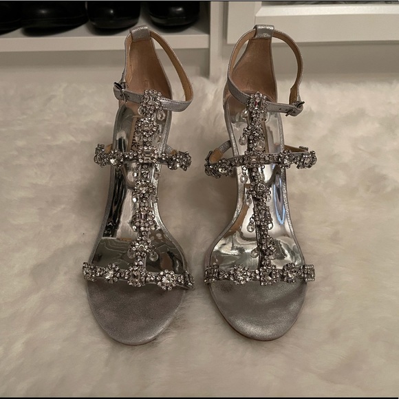 Badgley Mischka Shoes - EUC Silver ‘Cascade’ Heeled Sandals by Badgley Mischka